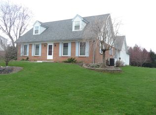 2404 Willow Glen Dr, Lancaster, PA