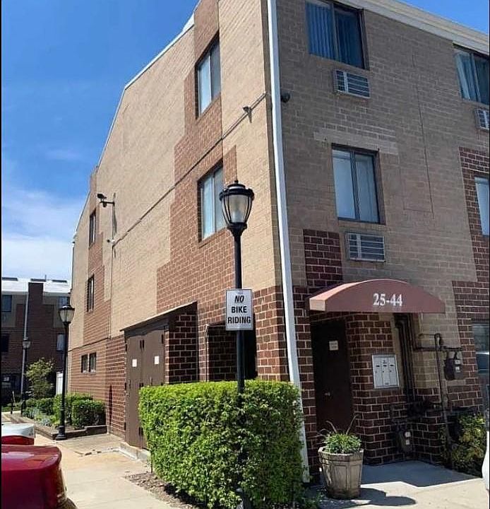 1st image of 2544 120th St #3A