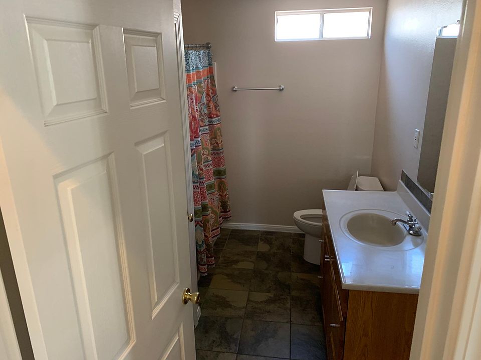2nd image of 461 Mountain View St #A-b