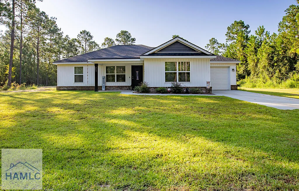 3 bed, 2.0 bath, 1360 sqft, $2,300 — Photo 2
