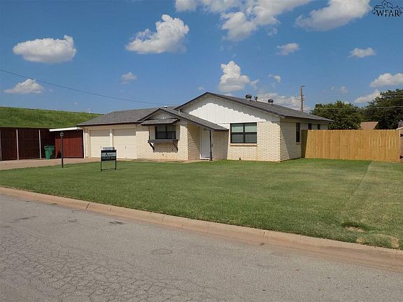 2nd image of 1307 Emma Dr