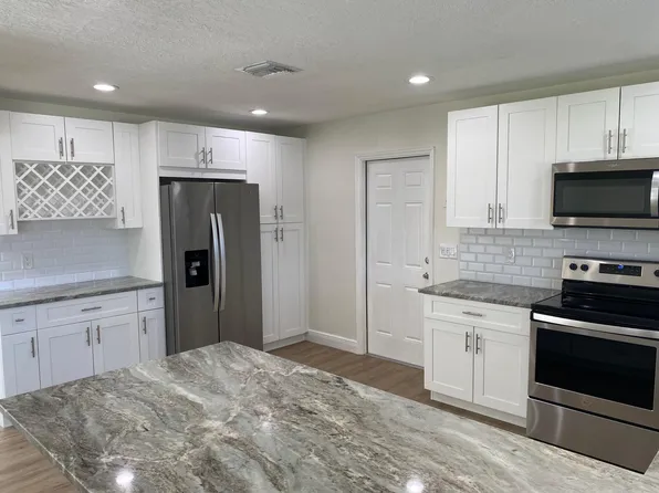 2751 NE 26th Ter, Boca Raton, FL 33431