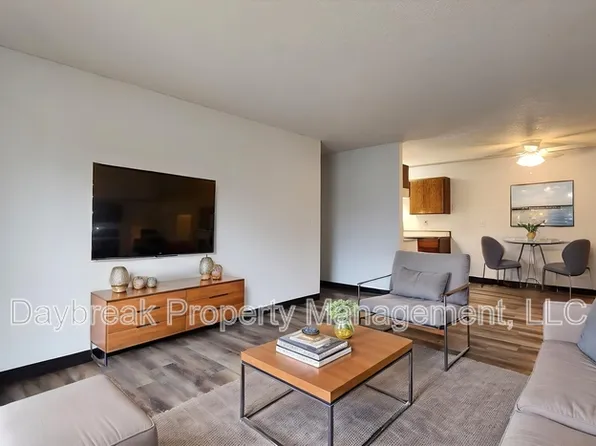 2421 20th Ave S #205, Fargo, ND 58103