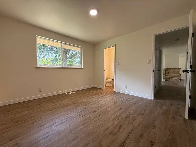 15321 NE 1st St — Photo 12