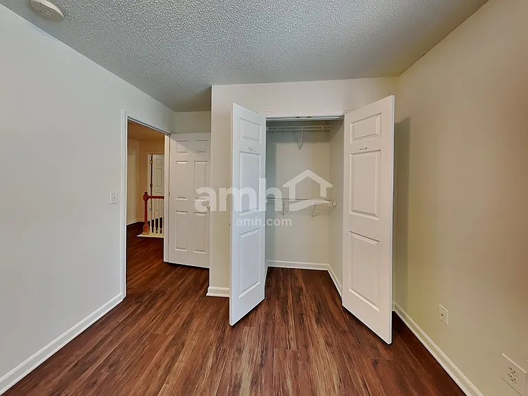 60 Falcon Ct — Photo 15