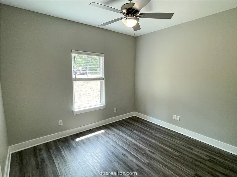 6475 FM 244 — Photo 15