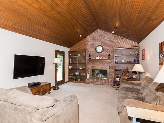 2nd image of 629 White Pine Dr