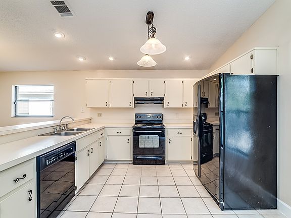 2nd image of 4245 Cloverleaf Pl