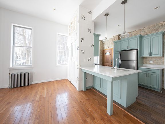 5th image of 169 Irving Ave APT 1