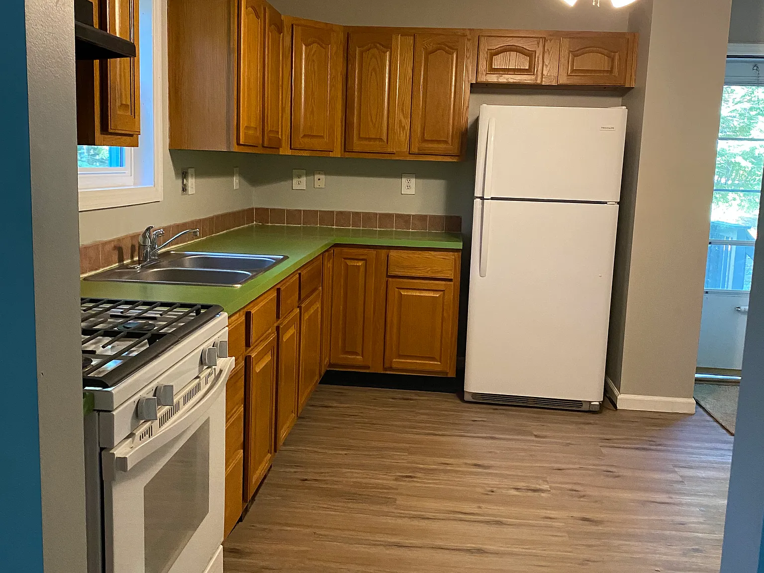 3 bed, 1.5 bath, 1352 sqft, $2,500 — Photo 3