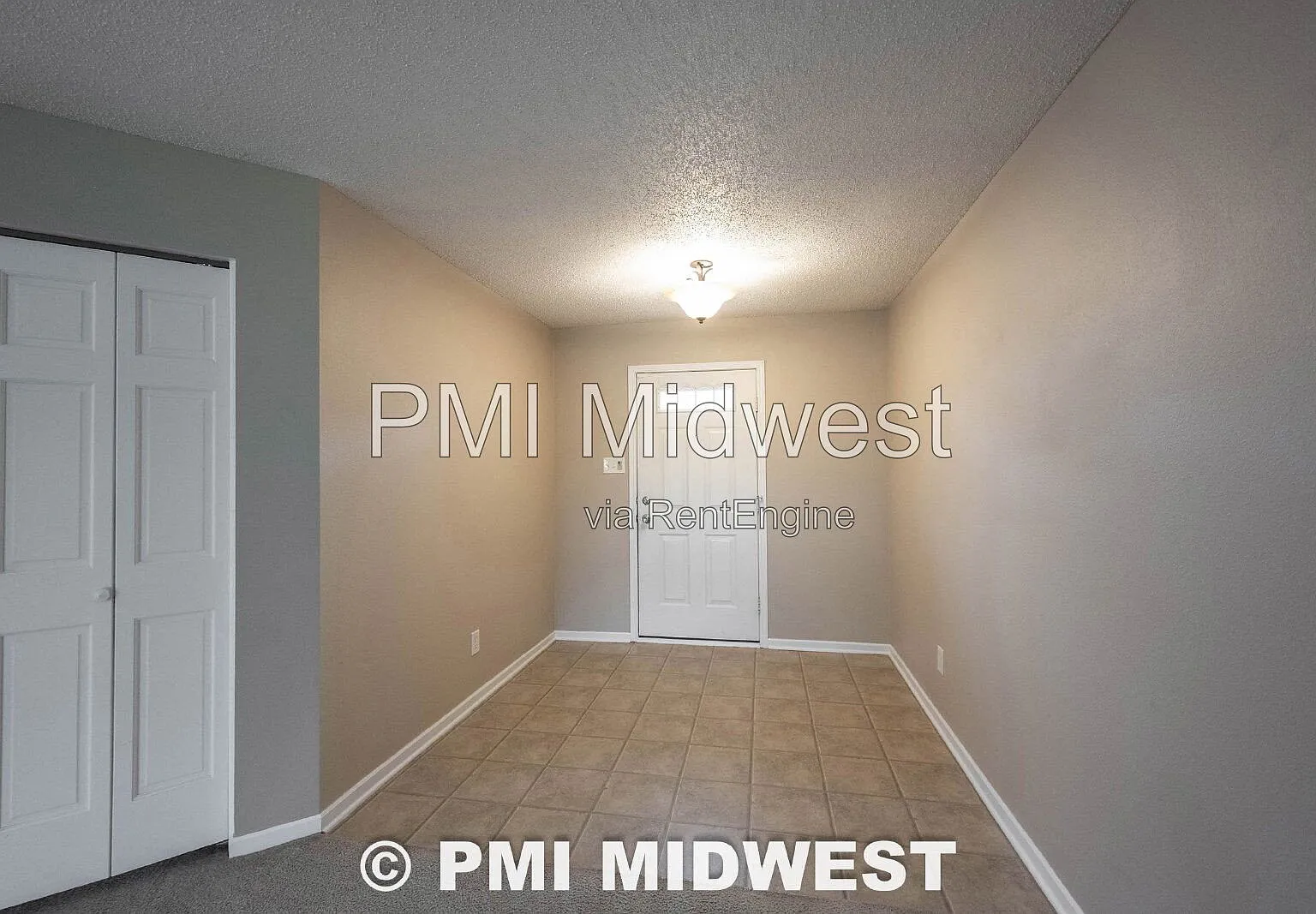 4 bed, 2.5 bath, 3214 sqft, $2,150 — Photo 2