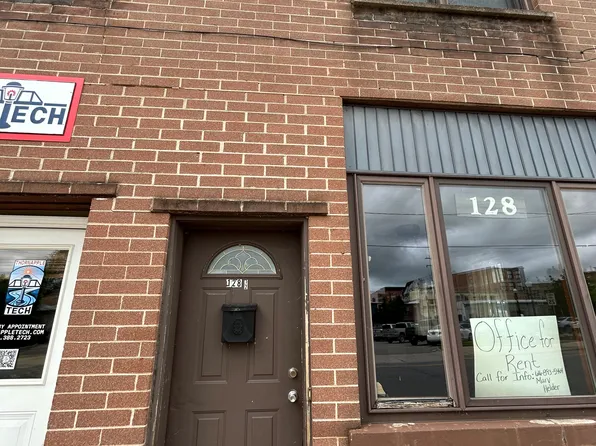 128 1/2 E Court St, Hastings, MI 49058