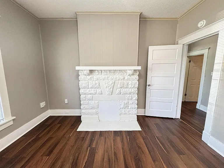 696 Decatur St — Photo 3