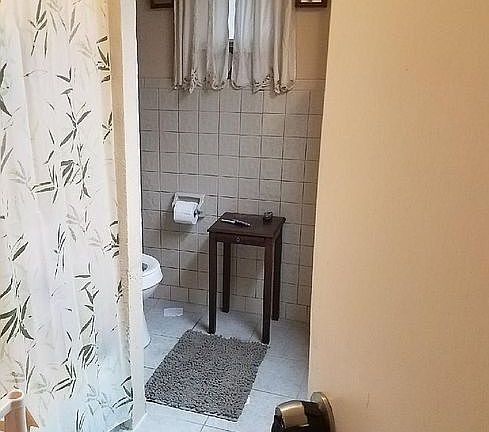 2nd image of 915 Pinecrest Dr