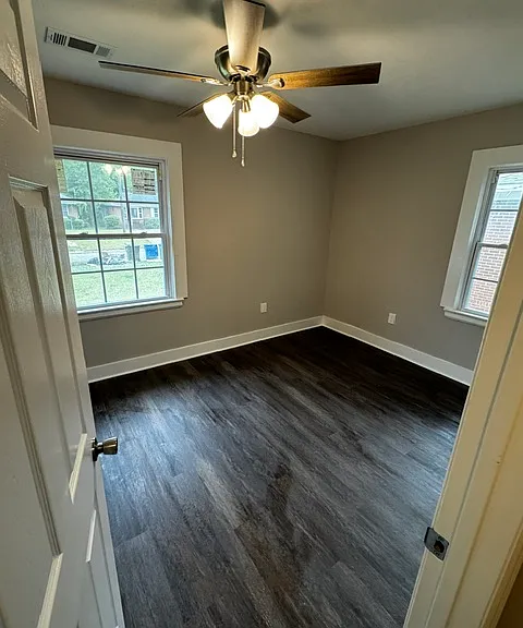 2841 Hawthorne Dr — Photo 6