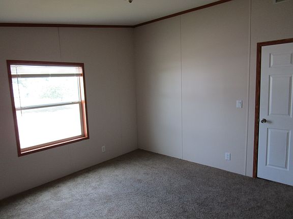 5th image of 533 Elmwood Ln