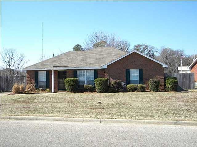 1st image of 901 Eastern Oaks Dr