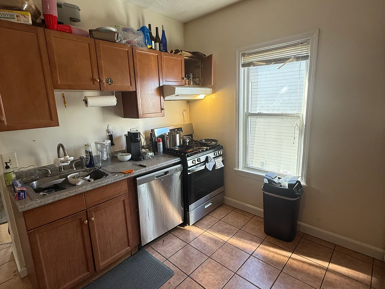 4 bed, 1300 sqft, $6,200 — Photo 2