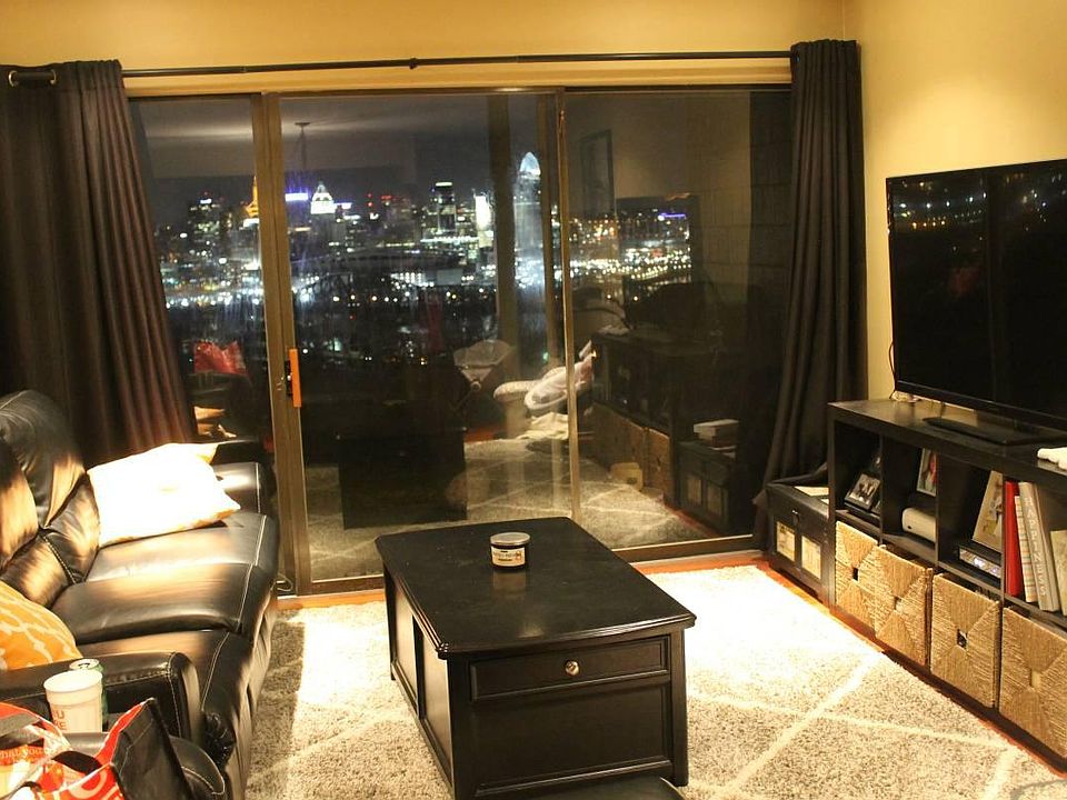 open floor plan with spectacular view and hardwood floors