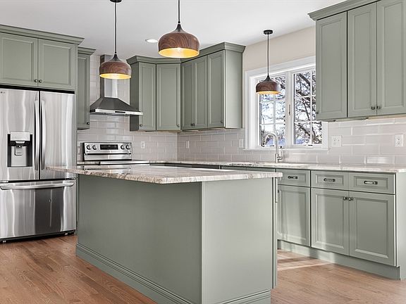 3rd image of 41 Lantern Ln