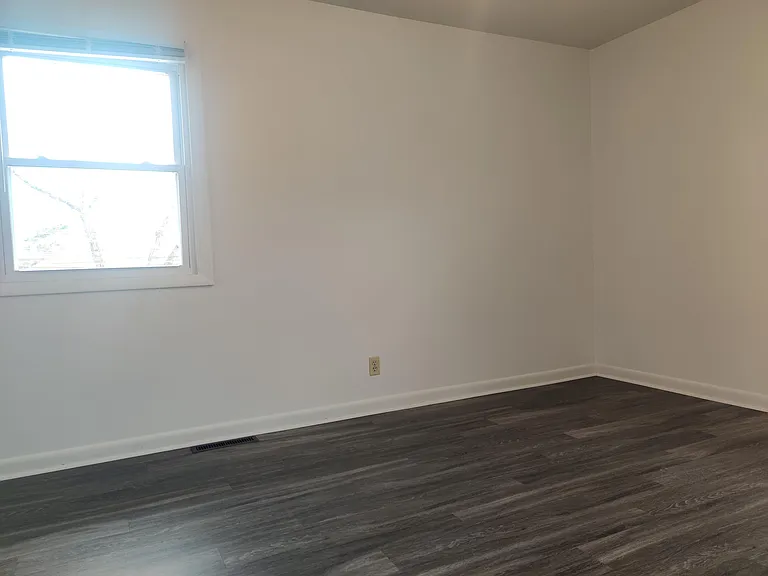 843 Hartford St — Photo 17