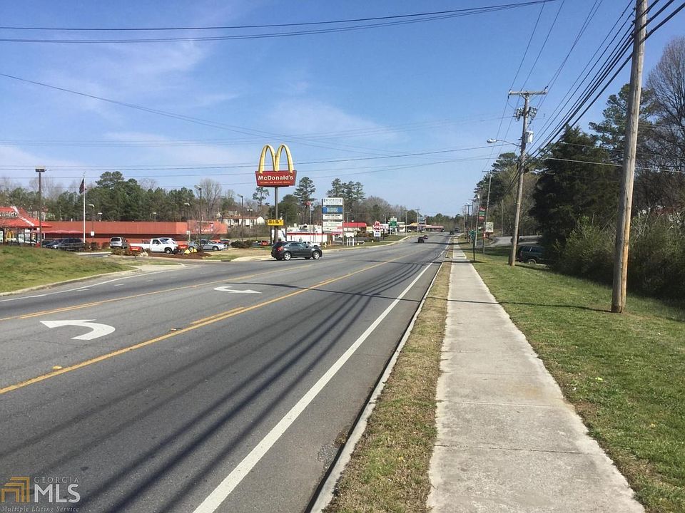 2nd image of 1399 N Main St