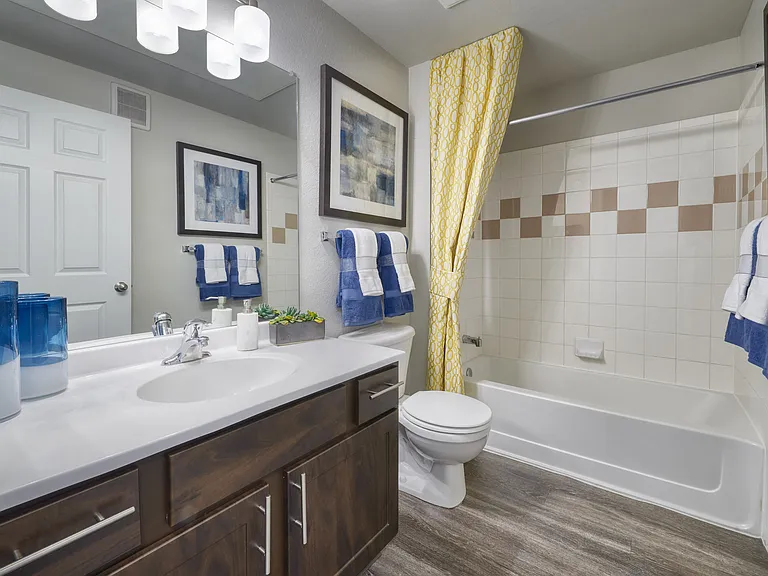 Bear Valley Park Apartments — Photo 6