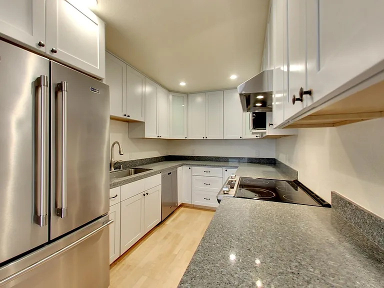 205 Collins St #5 — Photo 14