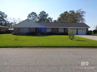 9075 Fairway Dr, Foley, AL 36535