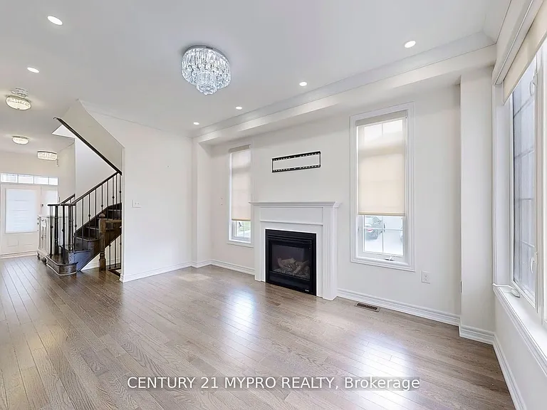 13 N Rexford Dr — Photo 6