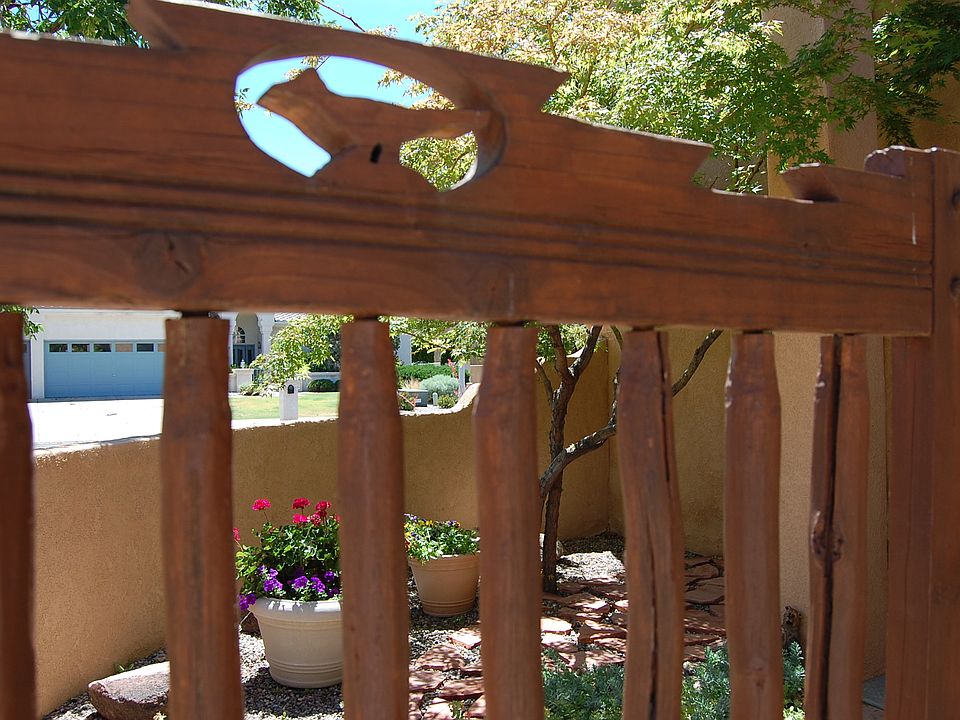 Roadrunner Gate to Courtyd