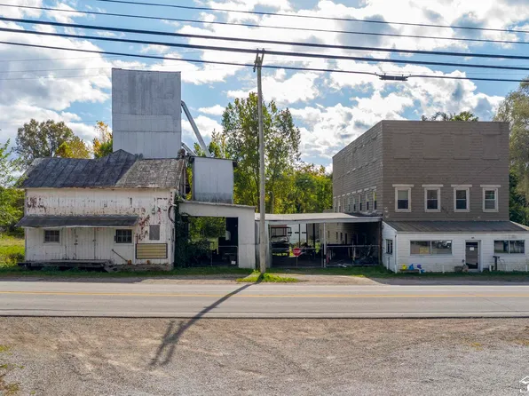 627 W Temperance Rd, Temperance, MI 48182