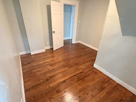 5th image of 254 Ferry St