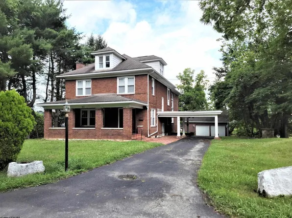 15 Savannah St, Westover, WV 26501