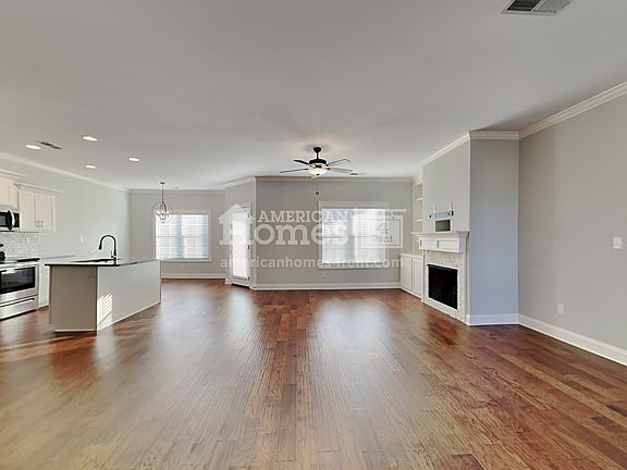 3rd image of 4231 Vineyard Dr S