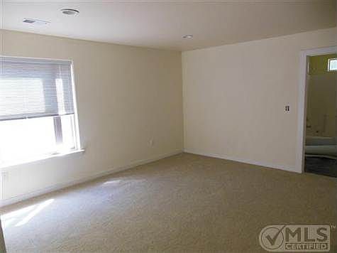 5th image of 2657 Quinlan Ave