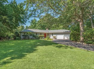 40 White Oak Ln, Southampton, NY 11968
