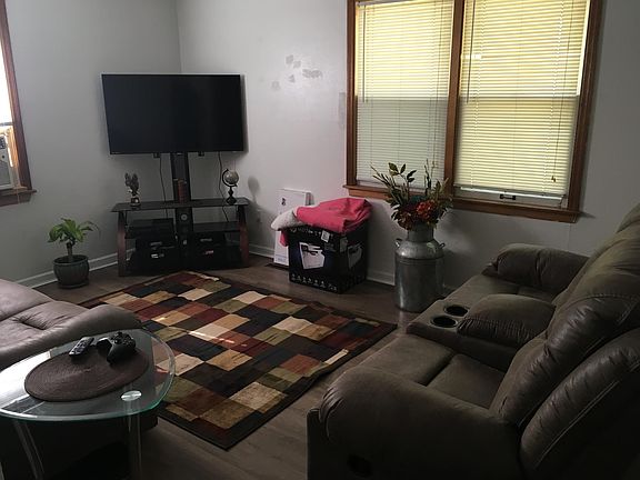 2nd image of 105 E 21st St