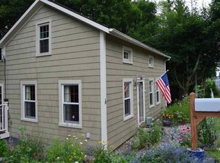 529 Bloomingrove Dr, Rensselaer, NY 12144