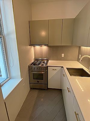 5th image of 50 Orange St APT 1C