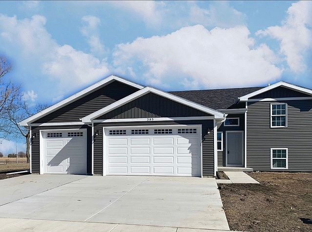 1st image of 585 Emma Dr