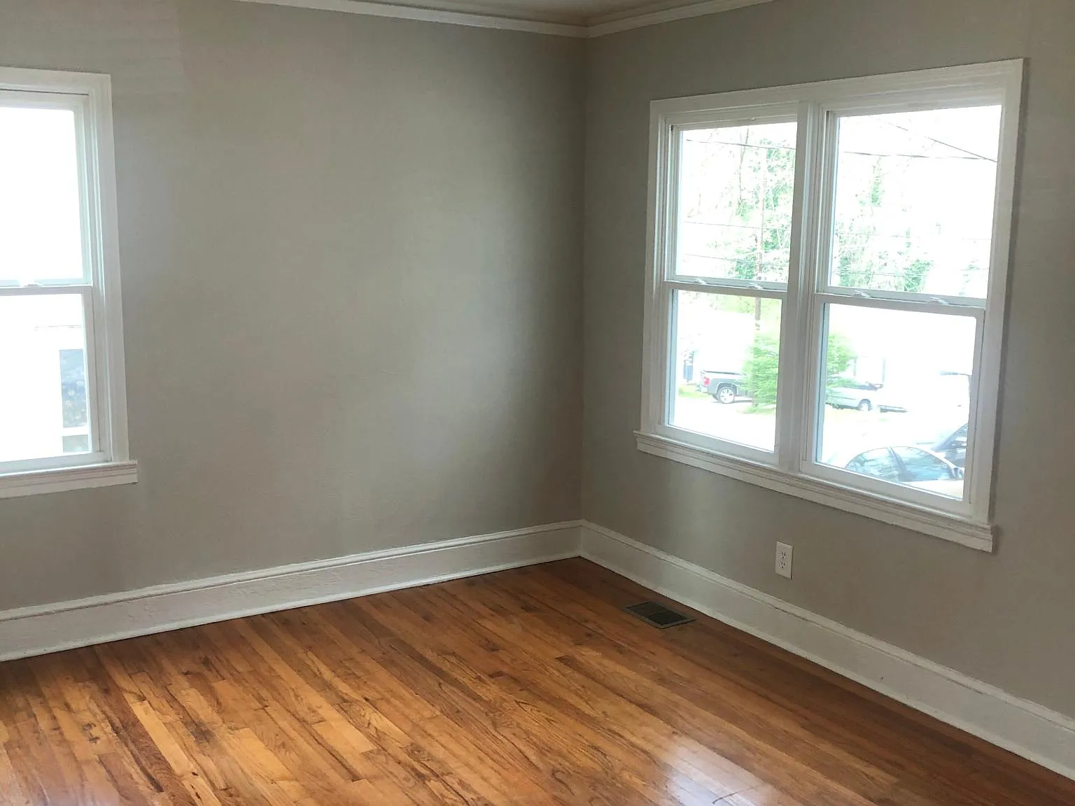 987 Margaret Pl NW — Photo 3