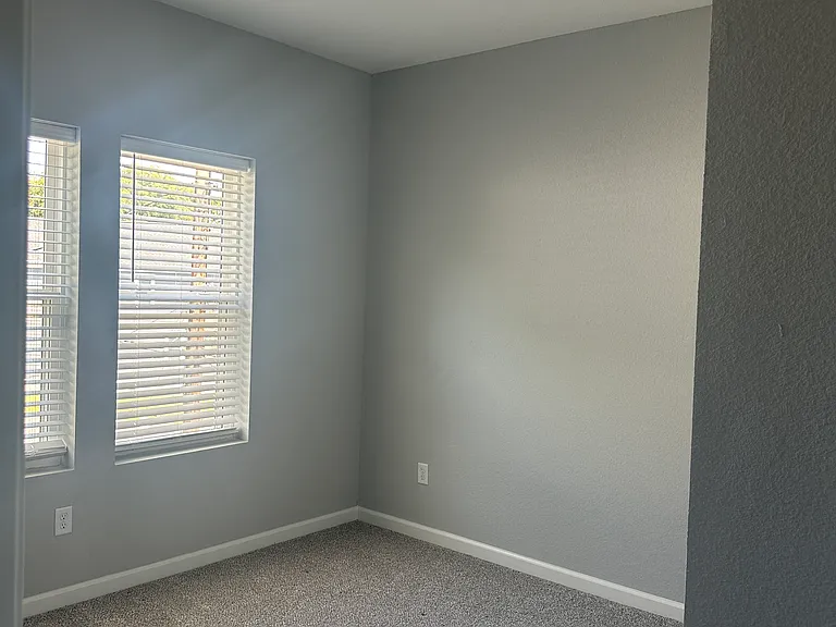920 Lexington St — Photo 2