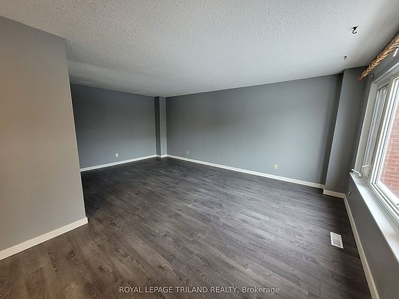 4th image of 358 Homestead Ct #7
