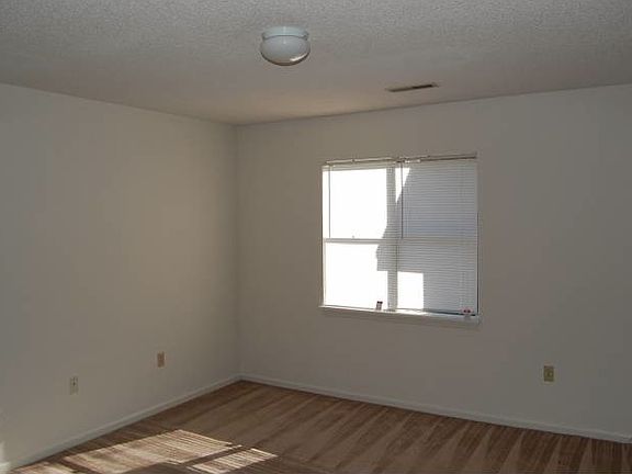 4th image of 2100 E 3rd St #B