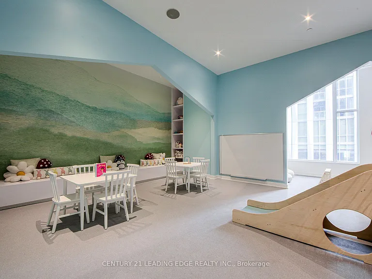 11 Yorkville Ave #3906 — Photo 32
