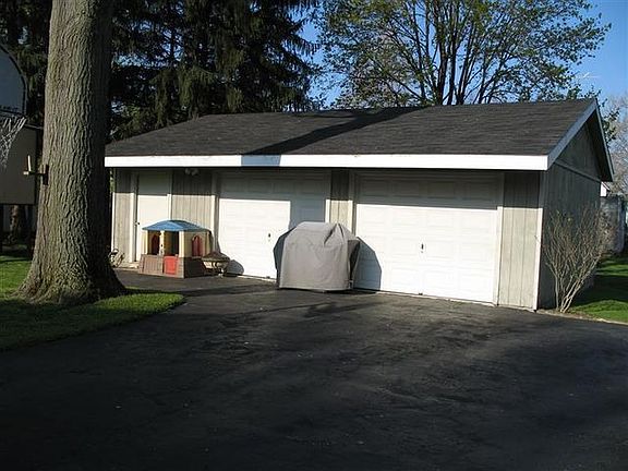 2nd image of 929 Vine St