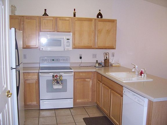 4th image of 1475 E Augusta Ave