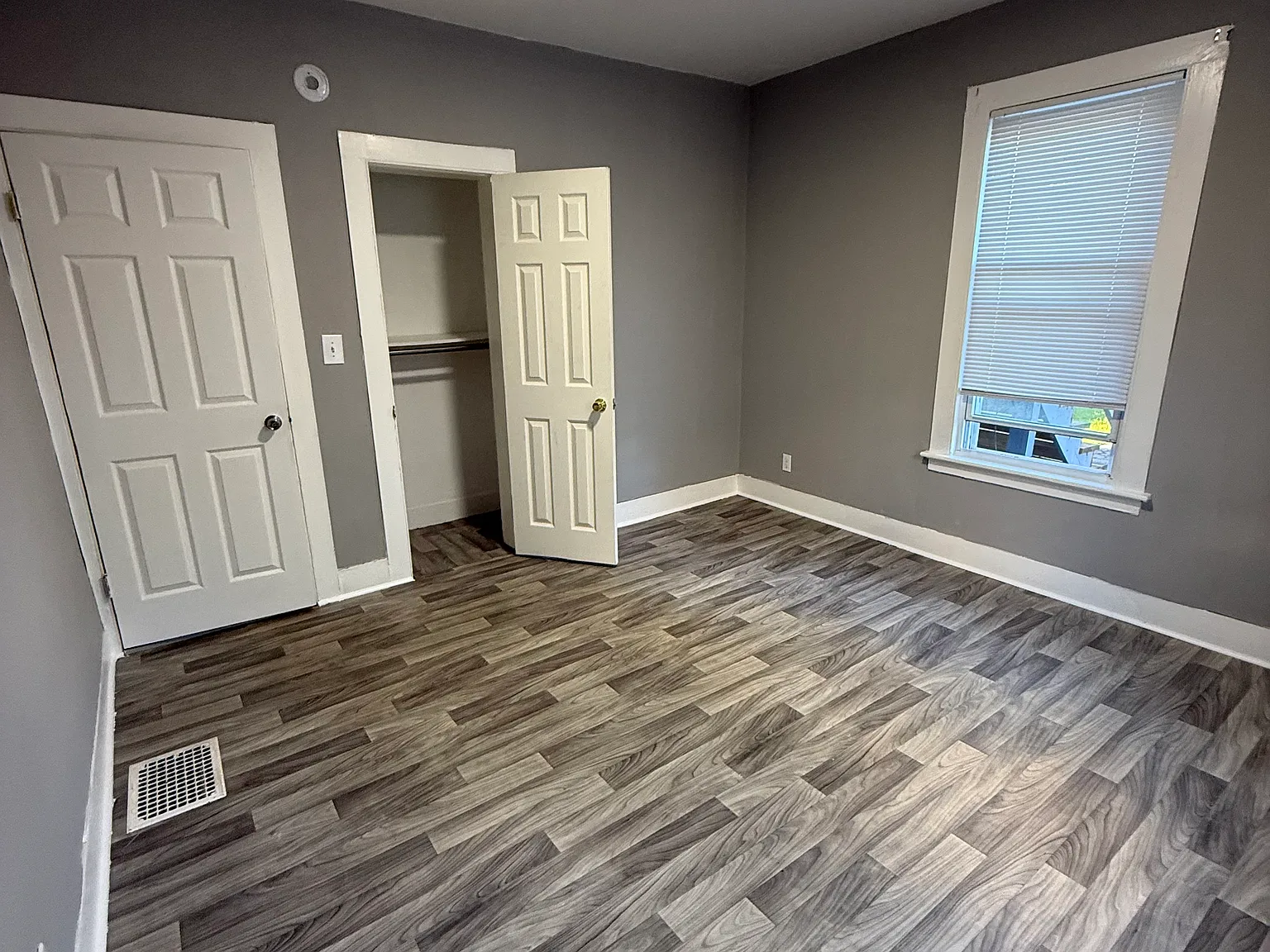 2 bed, 900 sqft, $2,000 — Photo 4