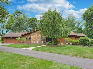 627 Sidney Rd W, Pittstown, NJ 08867